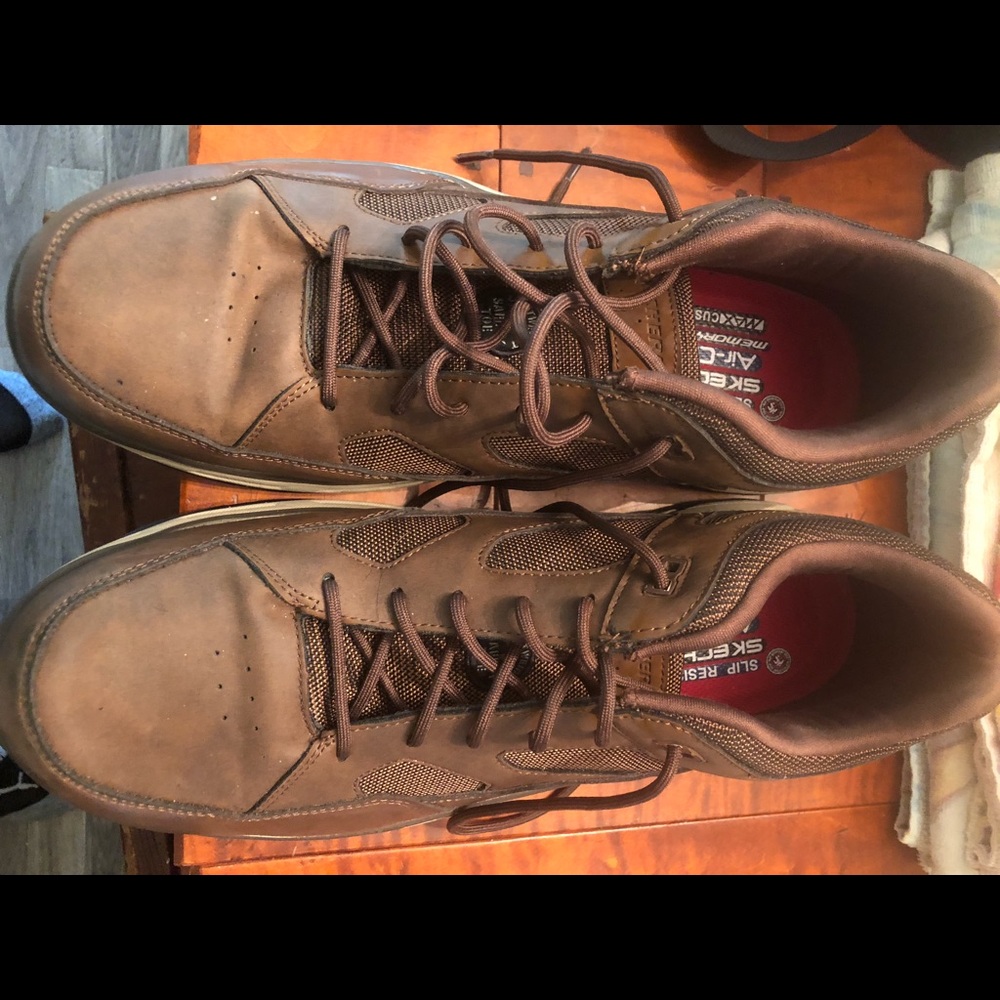 Men’s steal toe, slip resistant work shoes